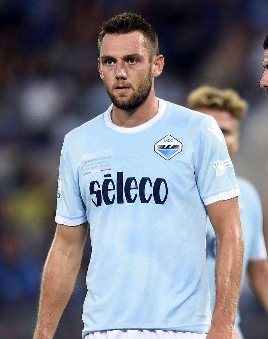 De Vrij, il rinnovo con la Lazio accontenterà anche Juve ed Inter