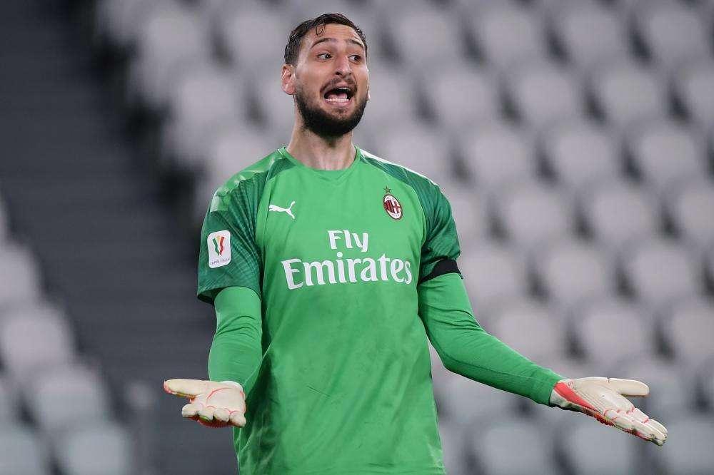 Donnarumma, rinnovo incerto, in tanti alla finestra