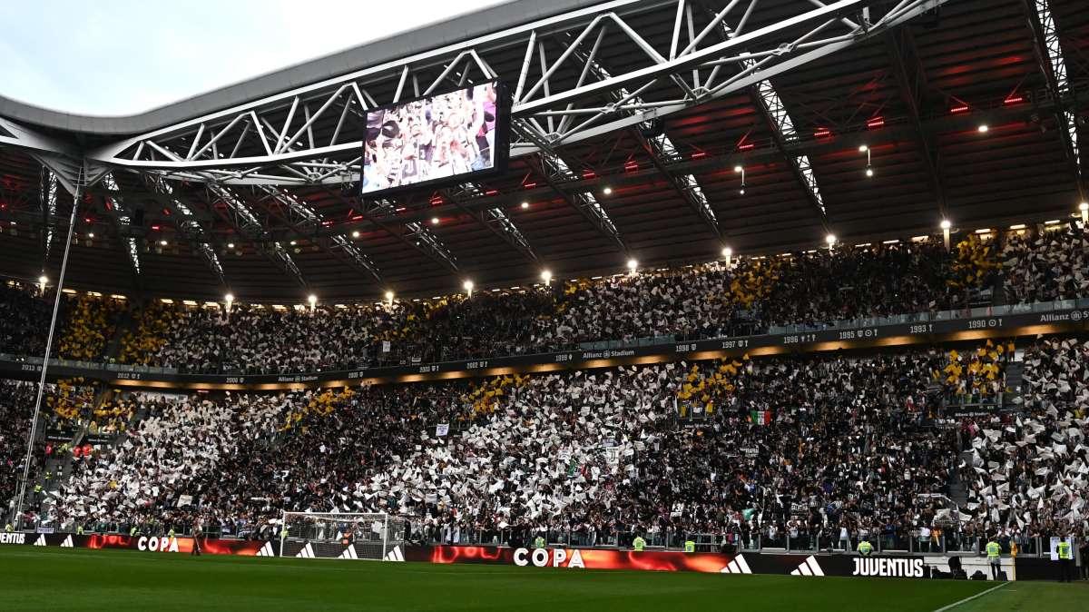 I tifosi della Juventus portano in tendenza su Twitter: "Forza Spagna". Segno di protesta dei sostenitori juventini contro la Figc 