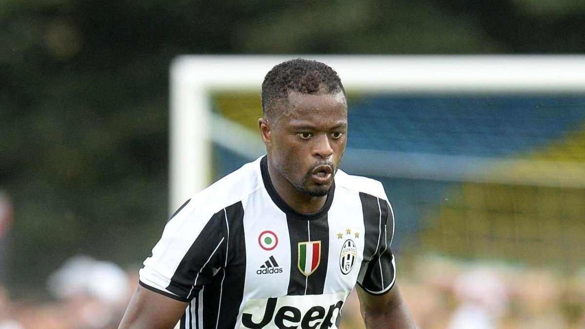VIDEO - Evra: "Momento difficile ma la Juve tornerà e finirete di godere! Giocatori rispettate e date tutto per la maglia"