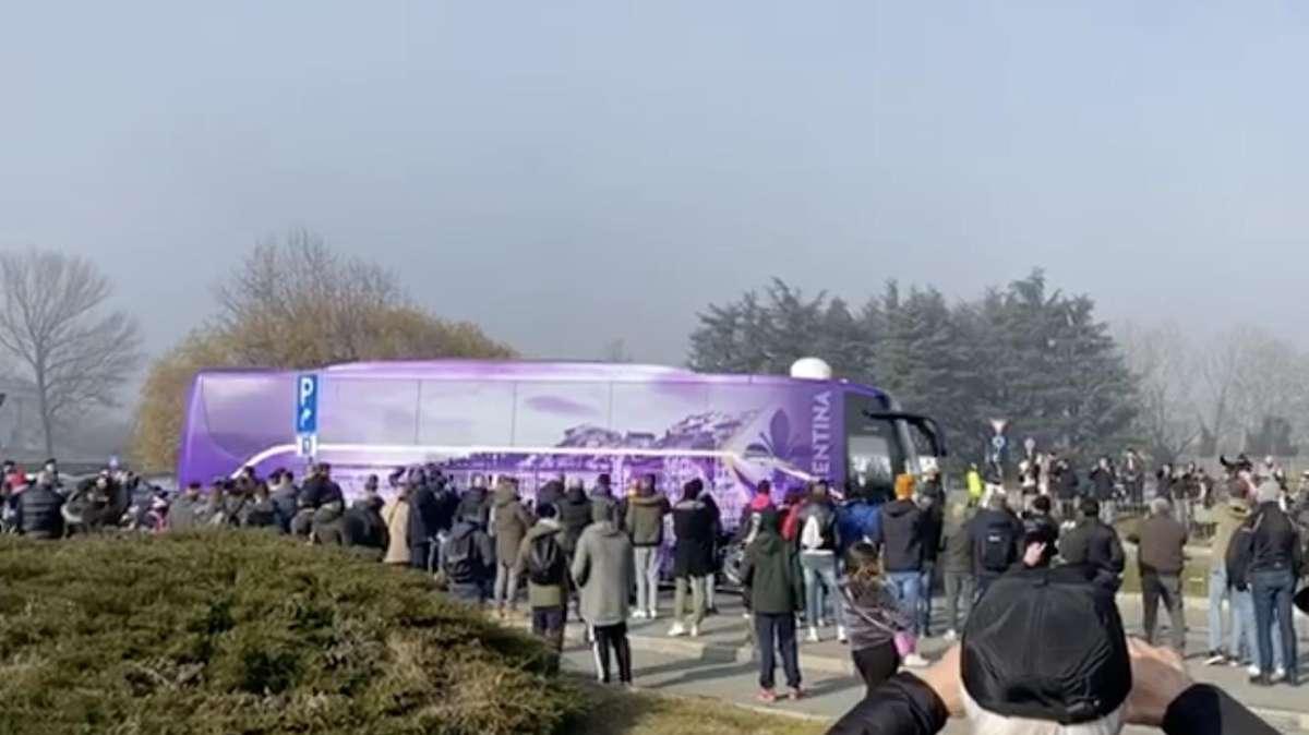 LIVE TJ - L'arrivo della Fiorentina tra i fischi dei tifosi bianconeri (VIDEO)