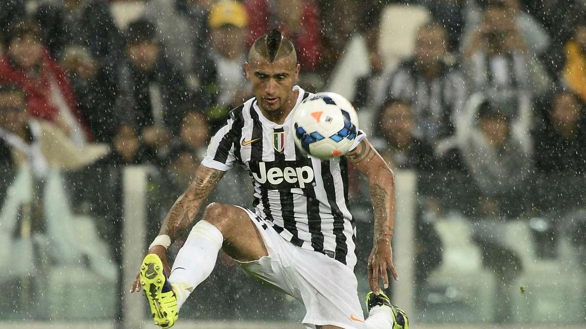 LIVE  -  Conte a Firenze con 22 uomini: c'è Vidal. Torna Caceres. Out Vucinic, Quaglia e Licht.   Sorpresa in attacco Tevez e Llorente 