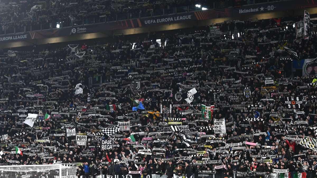 VIDEO TJ - L'arrivo dei pullman allo Stadium: si scalda l'atmosfera in vista di Juventus-Milan