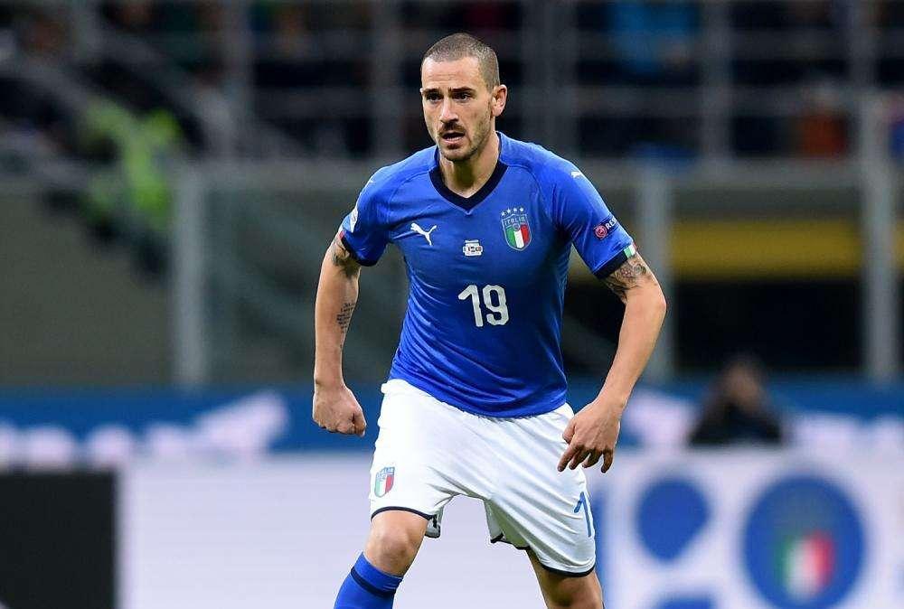 Bonucci baluardo con fascia al braccio, ottimo esordio di Kean. Bene De Sciglio 