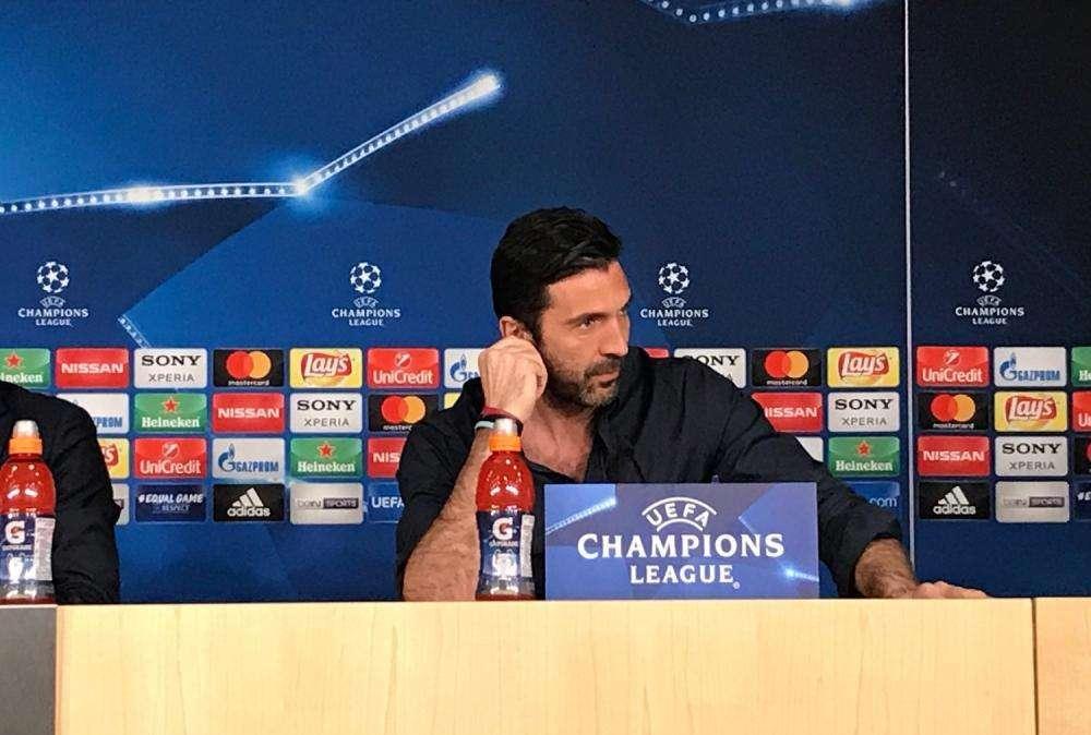 BUFFON A PREMIUM: "All'andata i tifosi hanno riscoperto l'onore di tifare Juve. Ultima gara in Champions? Non ne parlo ora ma..."