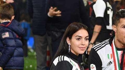 RONALDO saluta Dubai e torna in Italia: "Onorato per premio Globe Soccer Awards, momento emozionante da condividere con la mia famiglia" (FOTO)