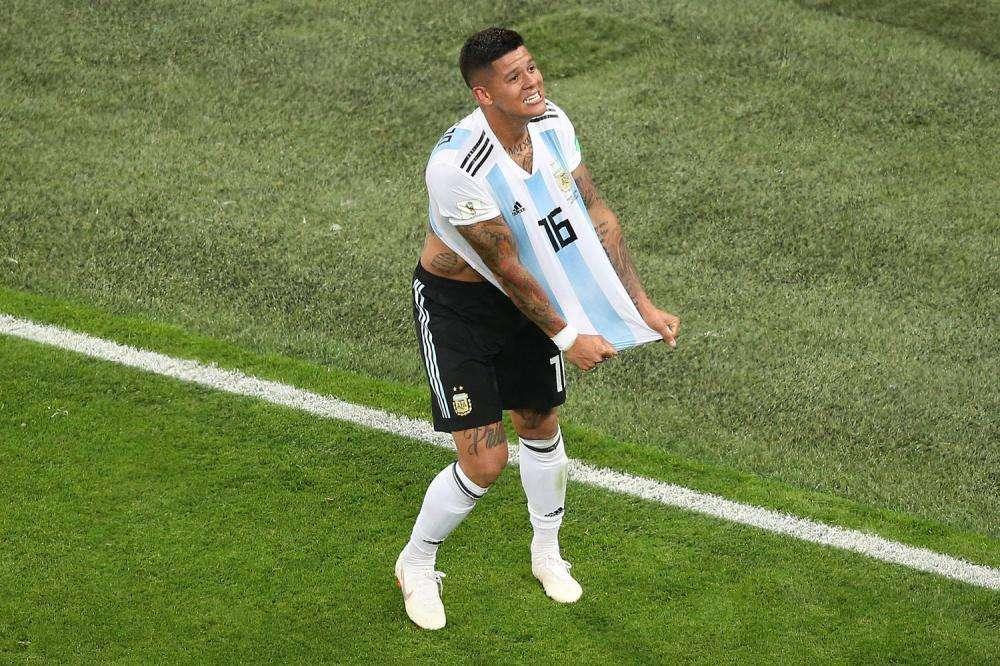 Mourinho cerca un centrale: Rojo in vendita 