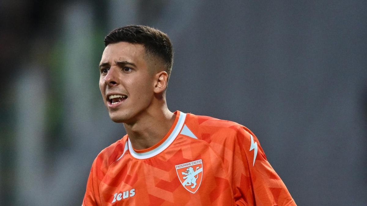 Moviola: Palmisani trattiene il pallone oltre otto secondi: corner per la Juventus