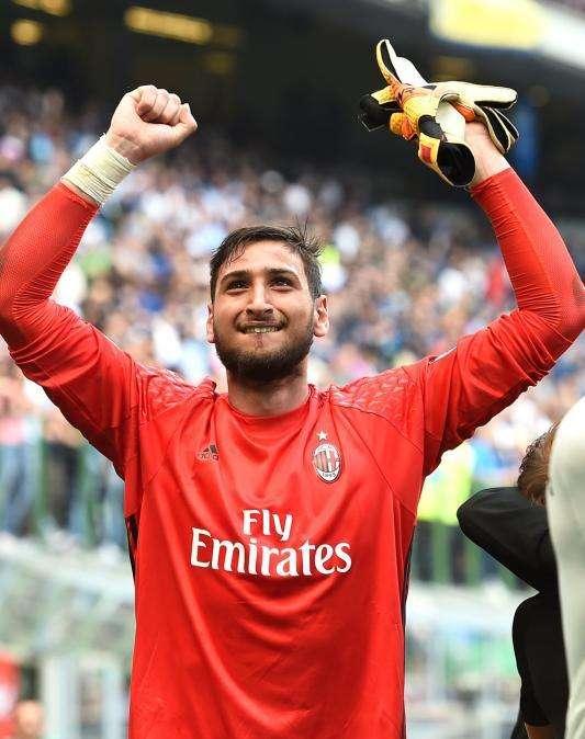 Donnarumma, il Milan offre il rinnovo: sarà Raiola a decidere 