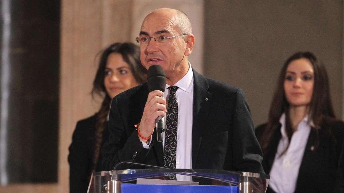 Tmw - Bucchioni: "Robben l'ultima idea, ecco i piani della Juve per l'Europa: 80 milioni da spendere per tre grandi giocatori. Benzema e Ibra oltre Llorente. Diamanti vuol giocare, già preso Poli si tratta Astori. Tutti i rimpianti per Drogba"