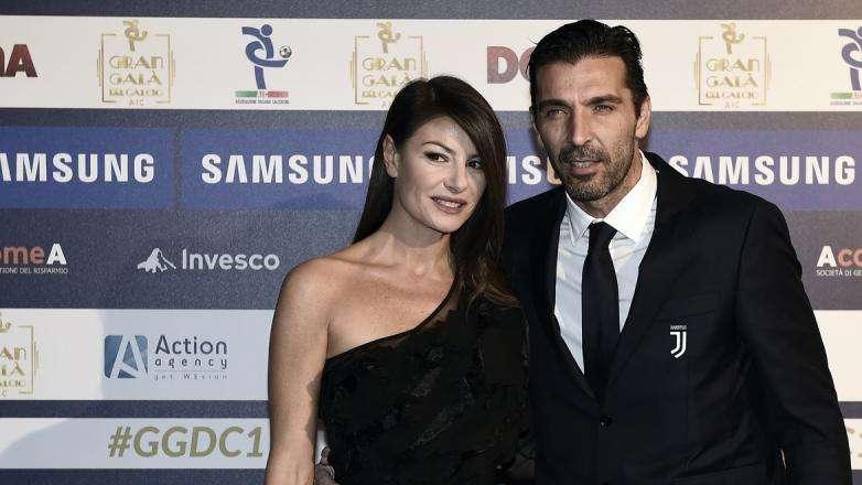 LIVE GRAN GALA' - Premiati Buffon, Alex Sandro, Pjanic, Higuain e Dybala. Gigi miglior giocatore 2017. ALLEGRI vince l'ennesimo Scudetto, ma premiano Sarri. Le parole dei bianconeri