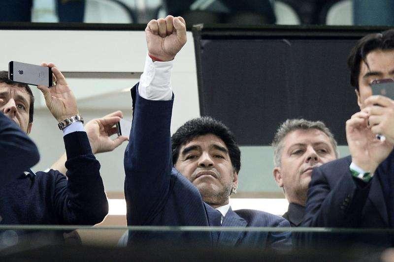 Maradona: "Dispiace che Higuain vada alla Juventus, ma non è solo colpa del giocatore..."