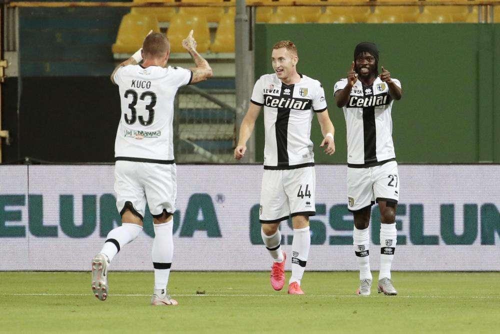 Calcio: nuovi tamponi al Parma, tutti negativi