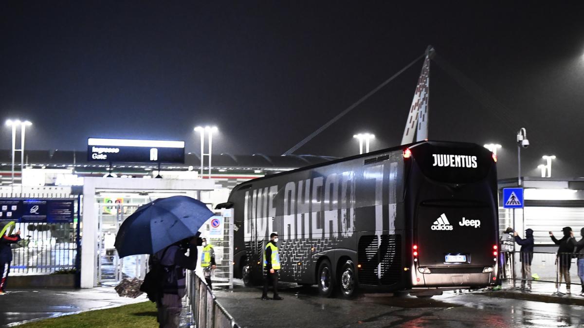 VIDEO - L'arrivo della Juventus e del Crotone all'Allianz Stadium