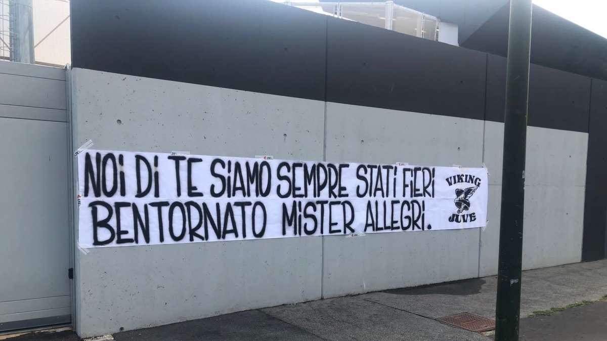 LIVE TJ - I Viking salutano il nuovo esordio di Allegri con uno striscione (FOTO)