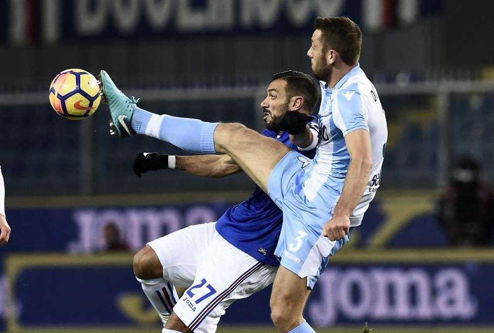 De Vrij, c'è l'ultimatum della Lazio: rinnovo entro Natale o sarà addio