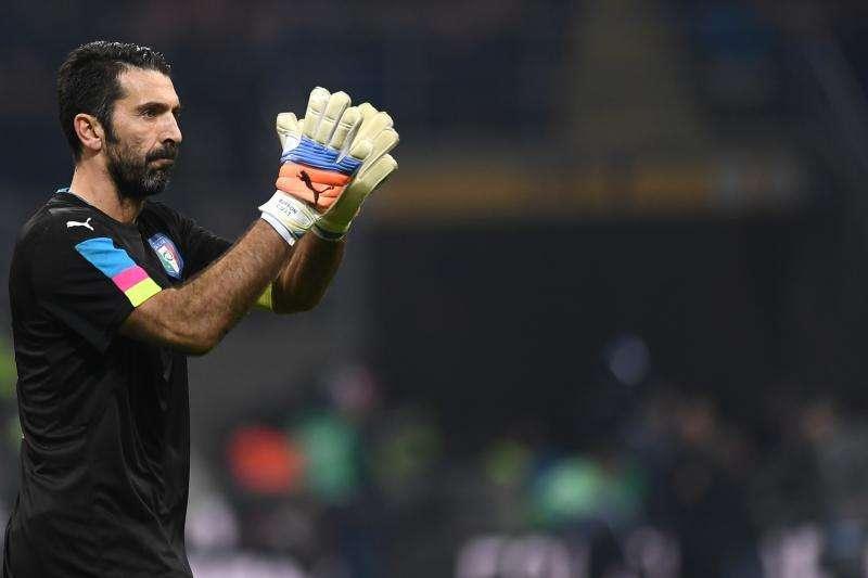 BUFFON in conferenza: "Ritiro nel 2018? Non so, a stravincere ci si brucia"