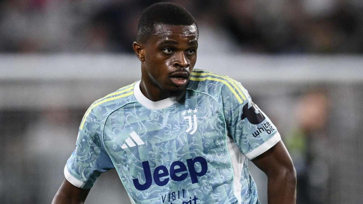 Kalulu: "Il calcio è così: oggi ti criticano, domani ti amano. Vlahovic? Siamo uniti dentro le difficoltà"