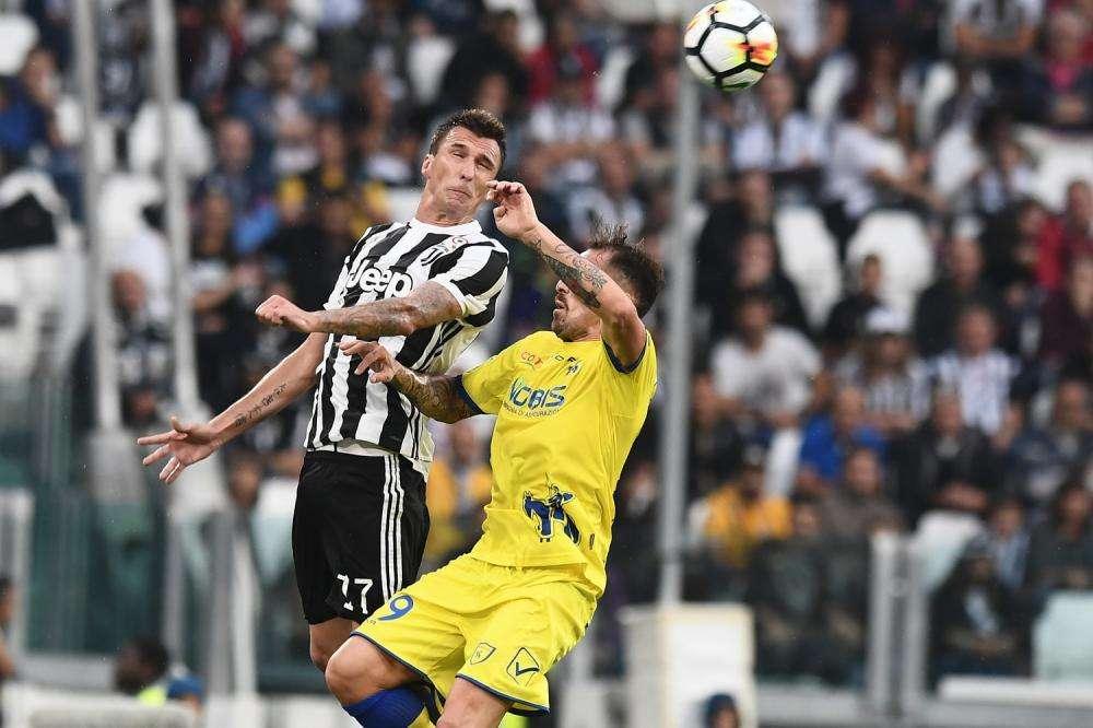 La Juventus su Twitter: "Nel 2001 la prima sfida assoluta contro il Chievo"