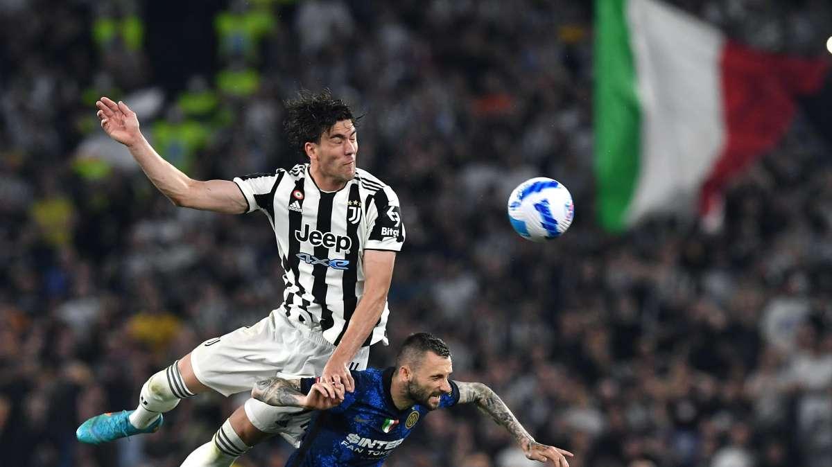 VLAHOVIC A CHIELLINI: "Il tuo è stato il primo sguardo che ho voluto incrociare nello spogliatoio il primo giorno. I tuoi occhi raccontano cosa vuol dire indossare questa maglia”