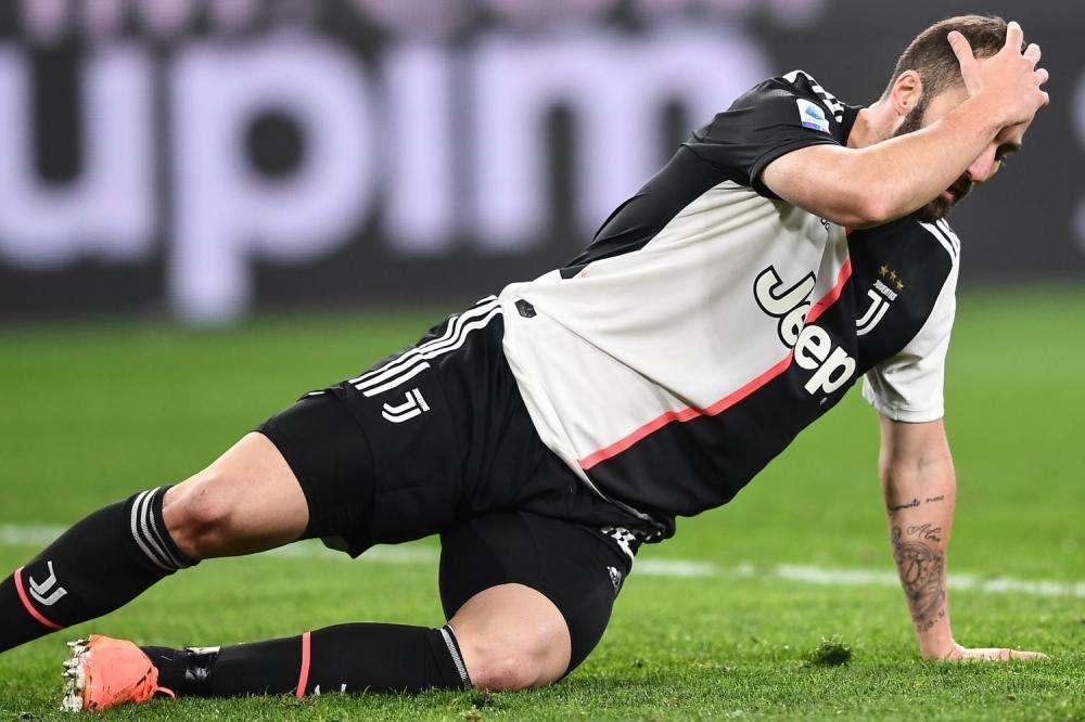 HIGUAIN. INTRECCIO JUVE-RIVER
