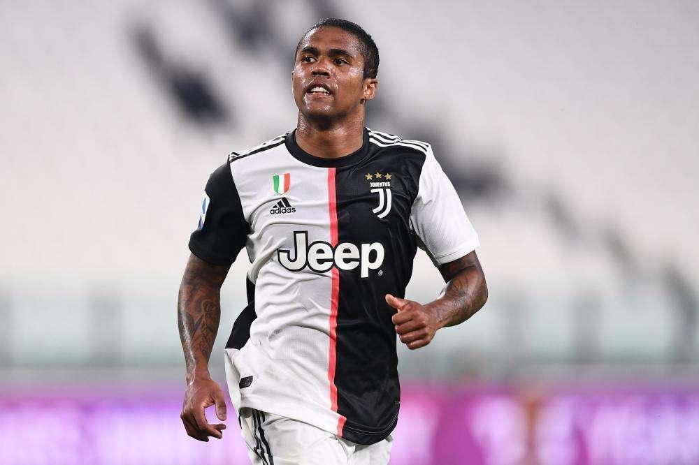 Douglas Costa accoglie Arthur: "Benvenuto caro mio!"