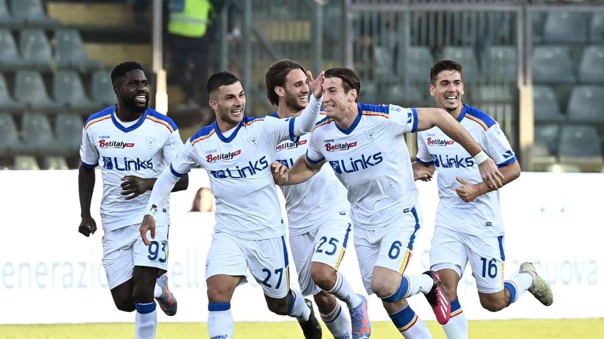 Il Lecce sbanca Cremona e mette un altro mattoncino verso la salvezza
