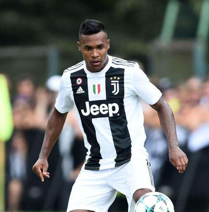 ALEX SANDRO SU INSTAGRAM: “Non ci fermiamo mai”