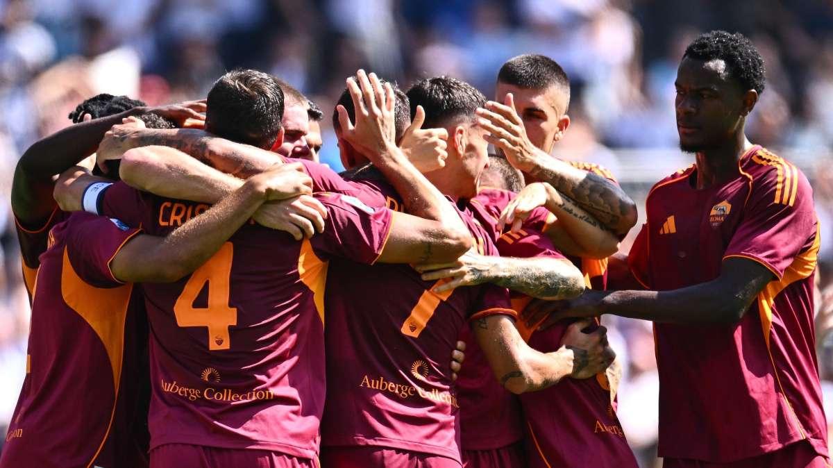 Roma, vittoria di forza e maturità: 2-0 all’Udinese e primo posto in classifica