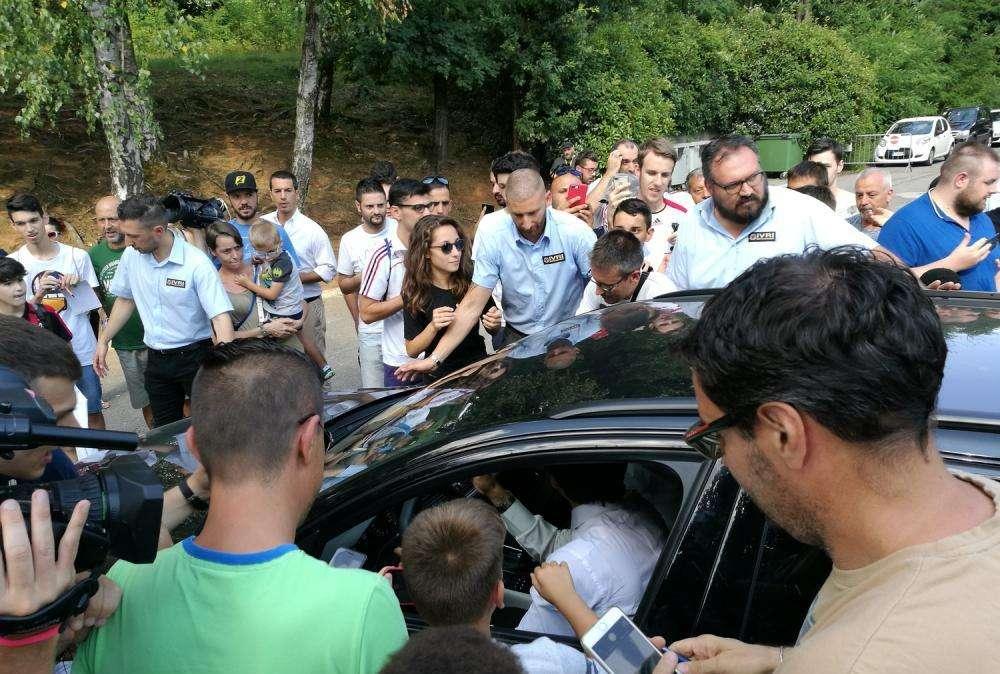 I tifosi del Milan a Leonardo: "Portaci Milinkovic-Savic"