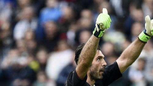 BUFFON: "Nessun battibecco con Benatia, gossip inventato per destabilizzare ambiente. Viviamo questi 20 giorni da vera Juve. Gara contro l'Inter è decisiva"