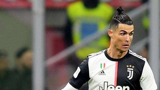 FOTO - CR7 approfitta del riposo e vola in Portogallo