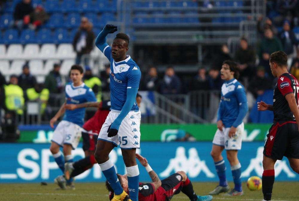 Brescia-Cagliari: rosso e 'vaffa' all'arbitro, furia Balotelli