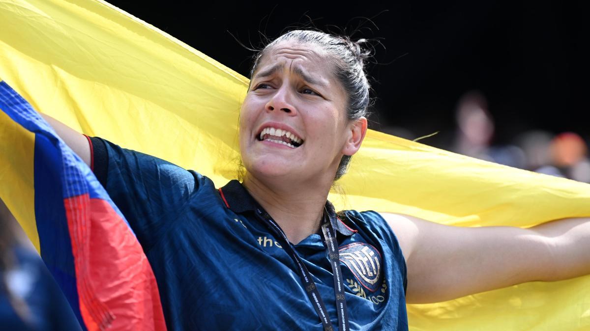 Mondiali, cori bandiere e fuochi d'artificio: è festa in Ecuador