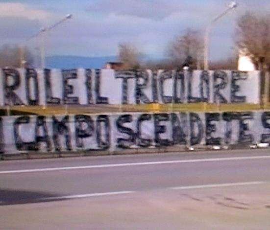 Gli ultrà contestano la Juve a Vinovo: "In campo scendete senza onore"
