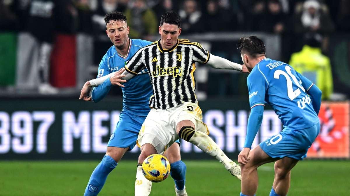 Vlahovic vuole restare alla Juve: i bianconeri puntano al rinnovo per abbassare i costi di ingaggio