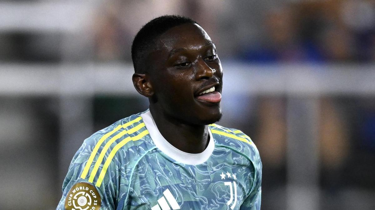 Juventus, frenata per Kolo Muani: il PSG spara alto, nei colloqui spunta anche Thuram