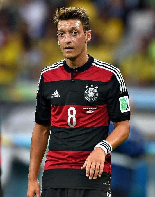 Venzo Calamassi: "La Juventus fa un ottimo affare a cedere Vidal, Gotze più funzionale di Ozil in entrata. Oscar? Inarrivabile"