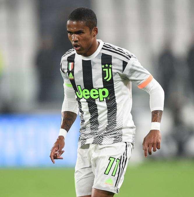 L'UEFA premia Douglas Costa: la sua magia è il gol più bello della settimana