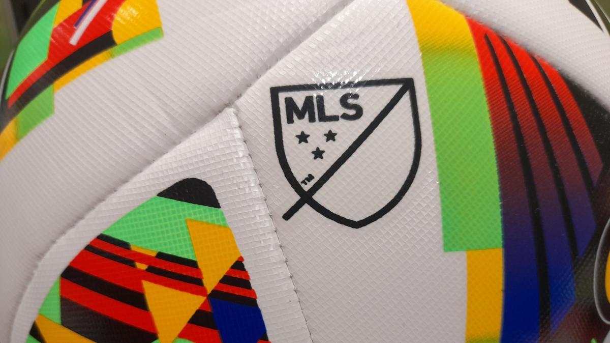 Frasi sessiste all'arbitro donna, il Columbus Crew esonera il fratello di Higuain