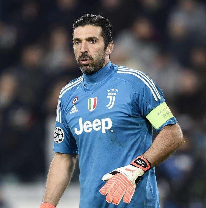 Buffon, addio probabile. Szczesny l'anno prossimo sarà senza dubbi il titolare. E la Juve sonda Consigli come dodicesimo. Voci su Reina infondate