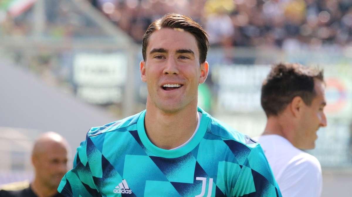 Vlahovic premiato come MVP di agosto 