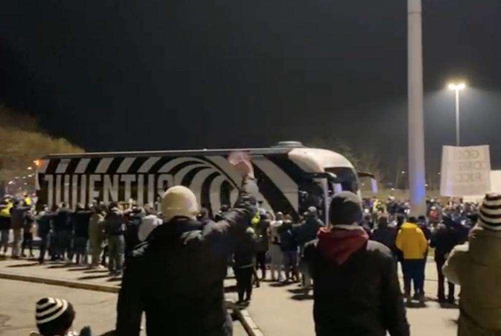 LIVE TJ - Le immagini dell'arrivo della Juventus (VIDEO)