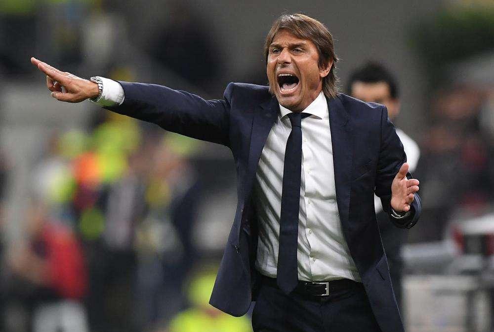 LIVE TJ - Tifosi juventini contro Conte, striscione nei pressi di San Siro: "Senza dignità"