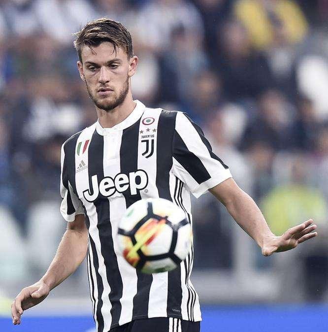 Juve, Rugani può tornare nel mirino del Napoli: i partenopei gli offrirebbero un posto da titolare fisso
