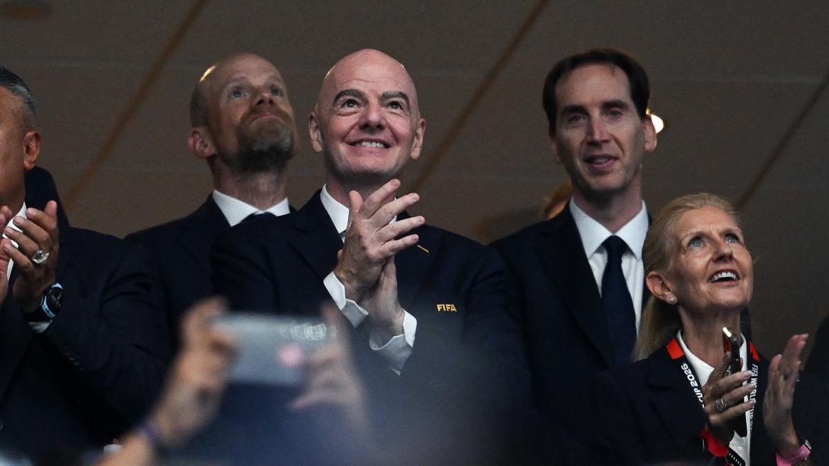 Infantino: il Guardian scopre che era proprio lui a volere una Superlega