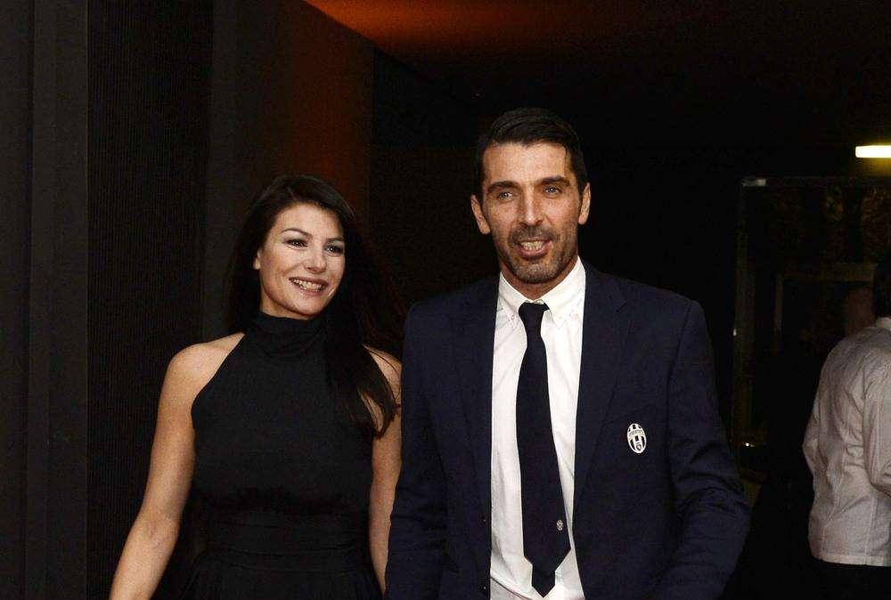 Ilaria D’Amico saluta lo studio Champions: “Basta sport. Buffon supporta questa mia scelta”