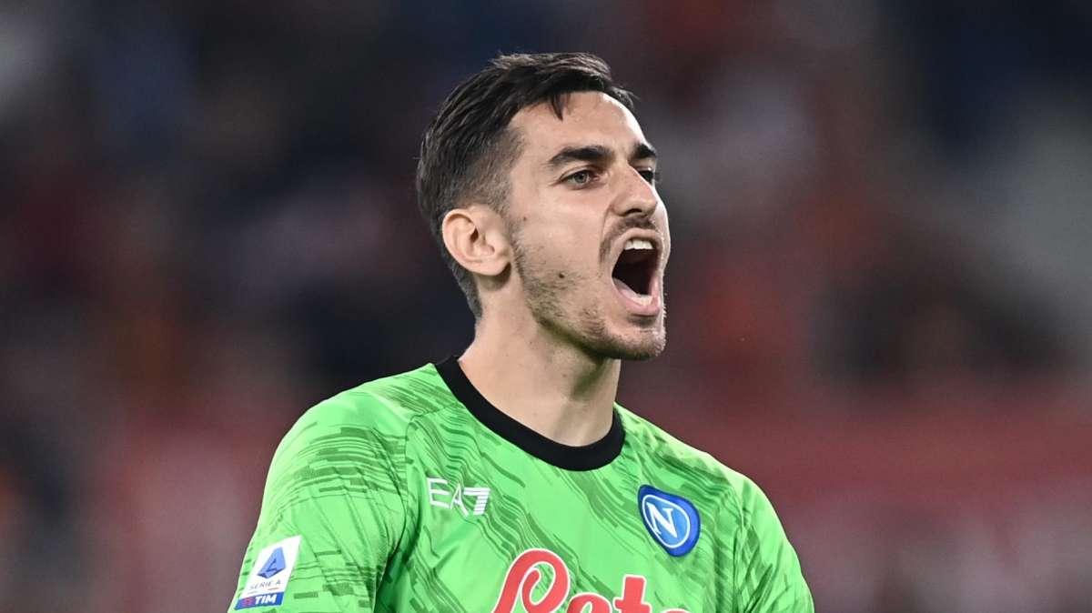 Per la porta i bianconeri seguono anche il profilo di Meret