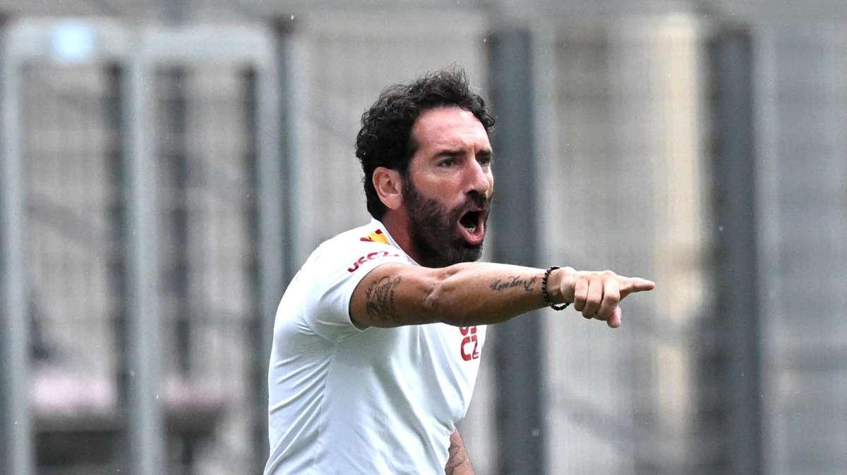 Manita Juve NG, il tecnico del Catanzaro Caserta: "Serviva provare qualcosa di diverso, meglio che i nostri limiti vengano fuori adesso"