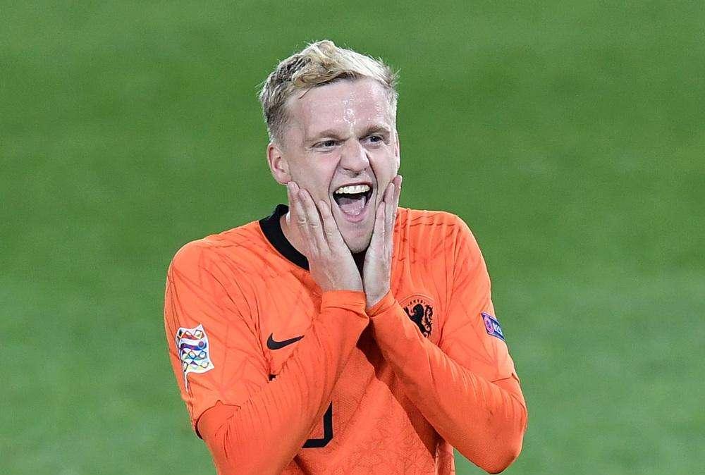 Van De Beek, se parte Khedira, la Juventus ci prova